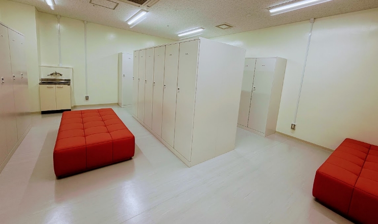 男子ロッカールーム