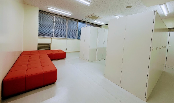 女子ロッカールーム